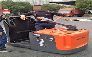 南京龙工电动牵引车