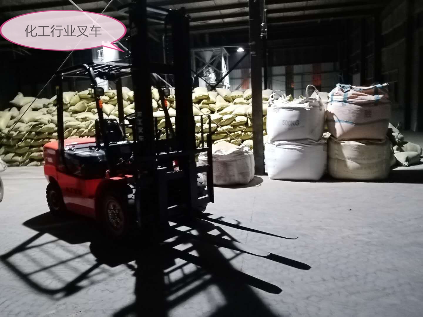 星夜加班送龙工叉车，只为解决客户的燃眉之急